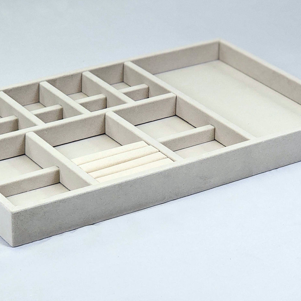 
                      
                        Standard Tray With Earrings
                      
                    